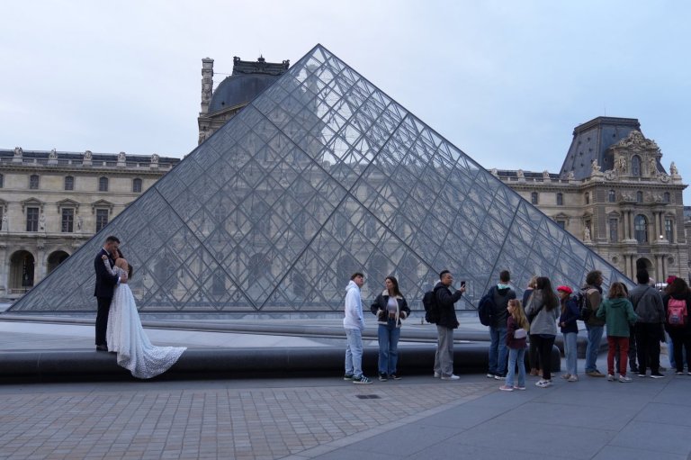Suspects arrested over the theft of crown jewels from Paris' Louvre museum | iNFOnews.ca Suspects arrested over the theft of crown jewels from Paris' Louvre museum | iNFOnews.ca