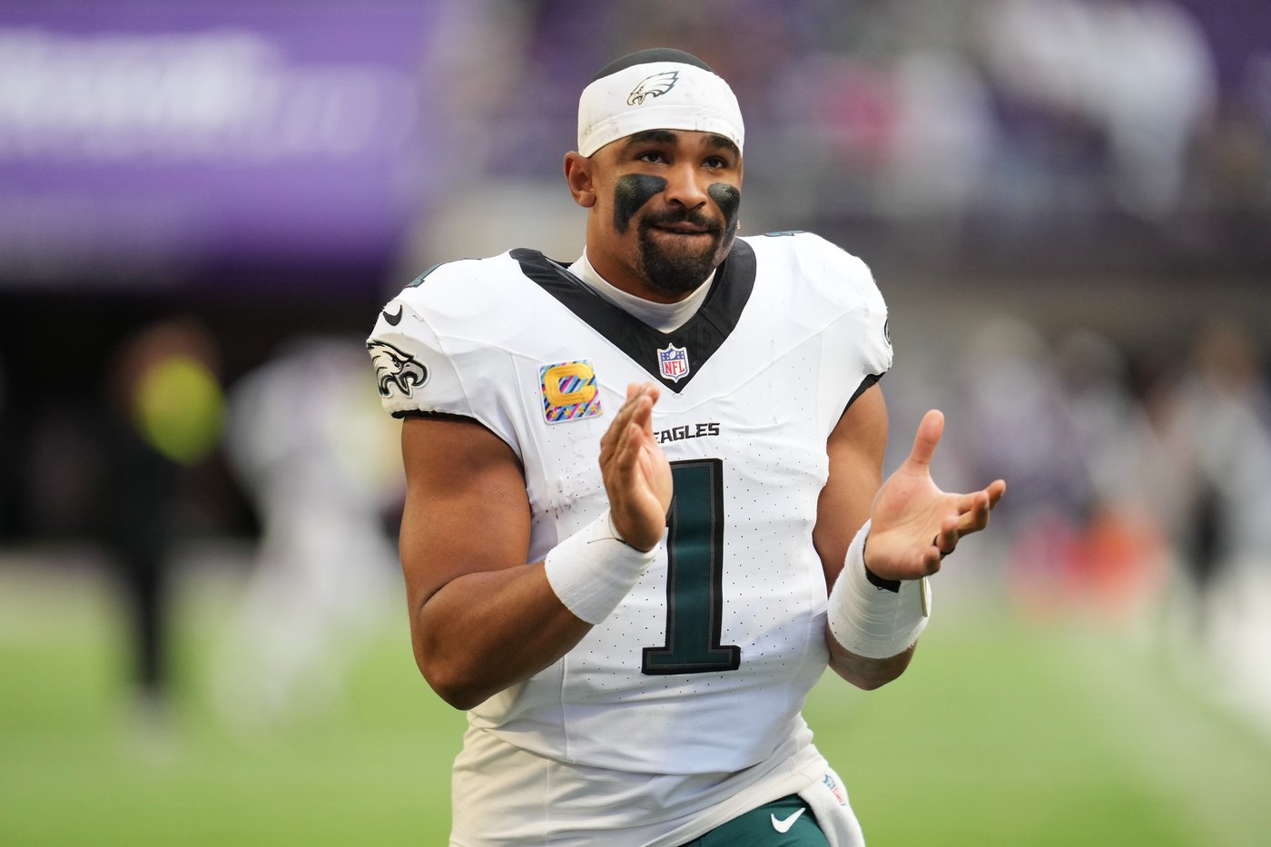 Hurts throws for 326 yards and 3 TDs as Eagles bounce back with 28-22 win over Vikings | iNFOnews.ca Hurts throws for 326 yards and 3 TDs as Eagles bounce back with 28-22 win over Vikings | iNFOnews.ca