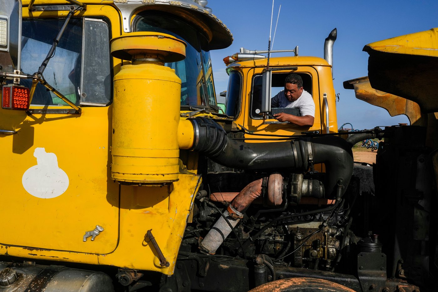 Photos show daily life along Venezuela’s oil coast after Maduro’s capture | iNFOnews.ca