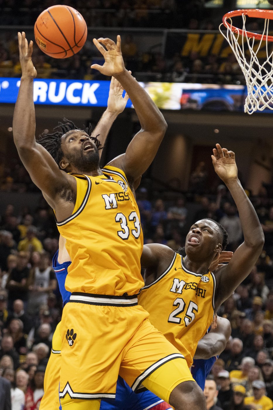 Tamar Bates scores 29 points to help Missouri beat No. 1 Kansas 76-67 | iNFOnews.ca Tamar Bates scores 29 points to help Missouri beat No. 1 Kansas 76-67 | iNFOnews.ca
