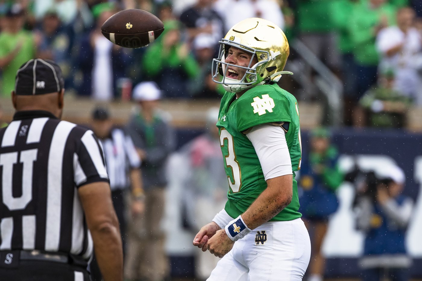 No. 16 Notre Dame holds off No. 15 Louisville comeback for 31-24 victory | iNFOnews.ca