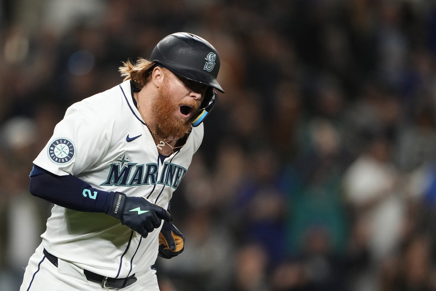 Rizzo drives in 2 runs as Yankees earn playoff berth with 2-1 win over Mariners in 10 innings | iNFOnews.ca