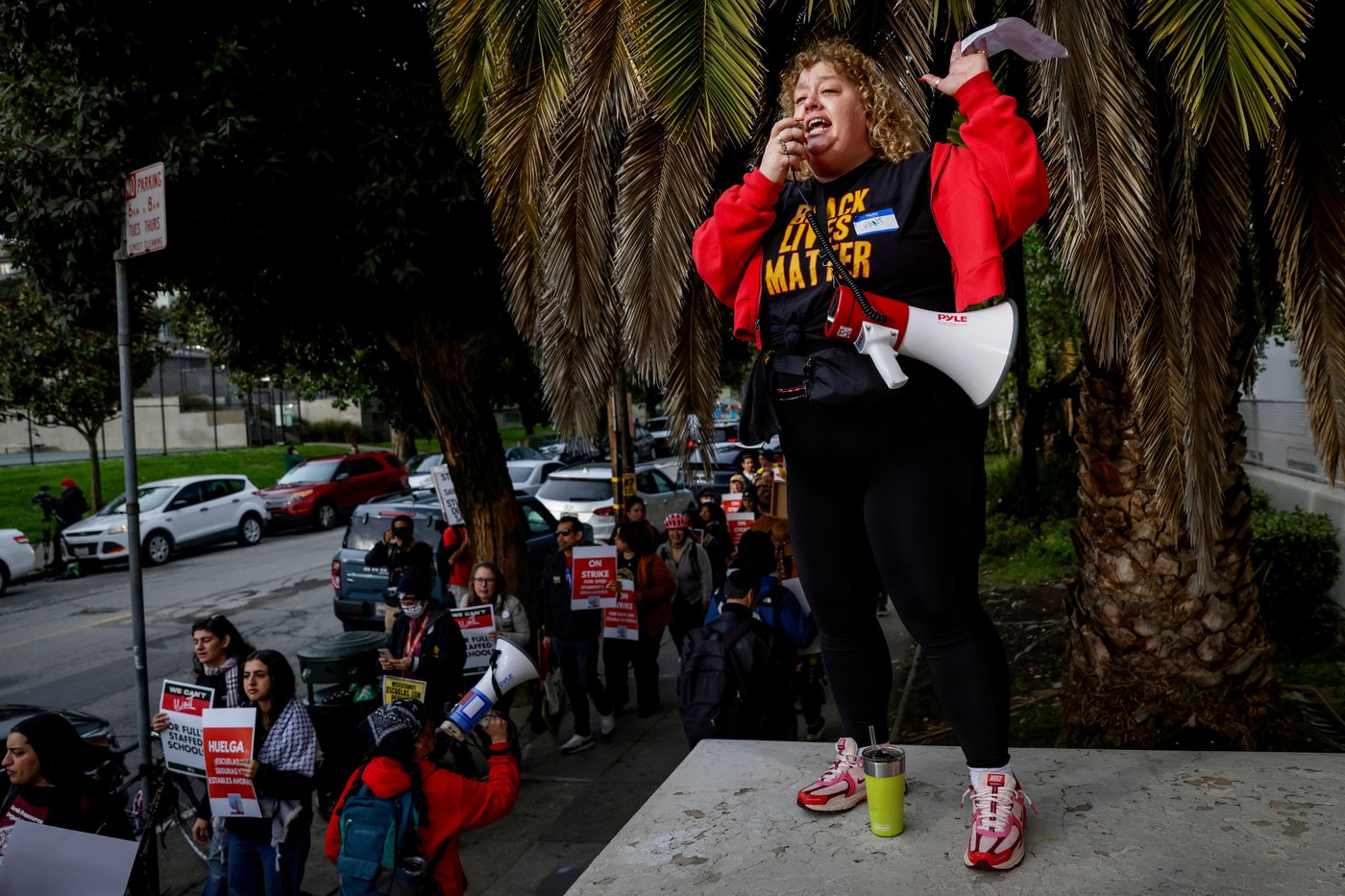 San Francisco teachers strike over wages and health benefits | iNFOnews.ca