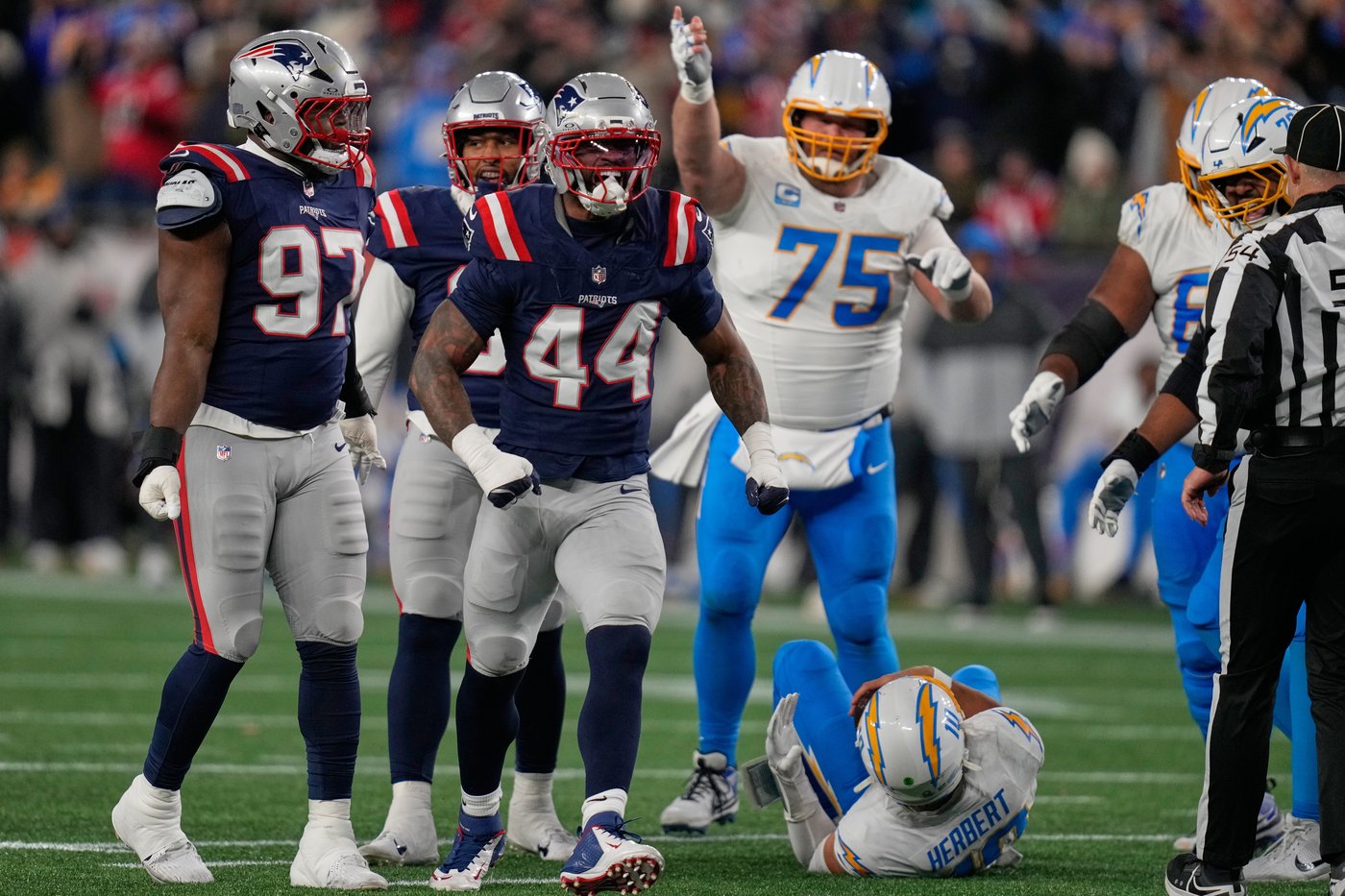 Chargers coach Jim Harbaugh says 'Those that stay will be champions.' QB Justin Herbert isn't sure | iNFOnews.ca Chargers coach Jim Harbaugh says 'Those that stay will be champions.' QB Justin Herbert isn't sure | iNFOnews.ca