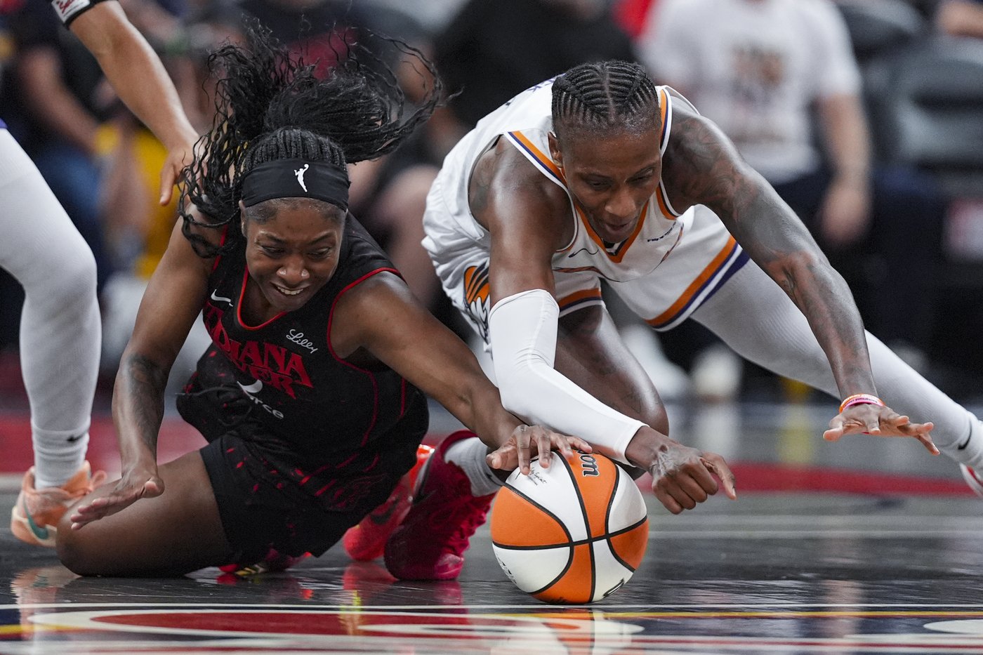 McDonald scores a career-high 27 and the short-handed Fever beat the Mercury for 3rd straight win | iNFOnews.ca McDonald scores a career-high 27 and the short-handed Fever beat the Mercury for 3rd straight win | iNFOnews.ca