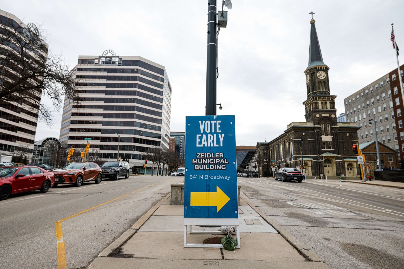 Wisconsin voters cast ballots under national spotlight to decide control of the state Supreme Court | iNFOnews.ca
