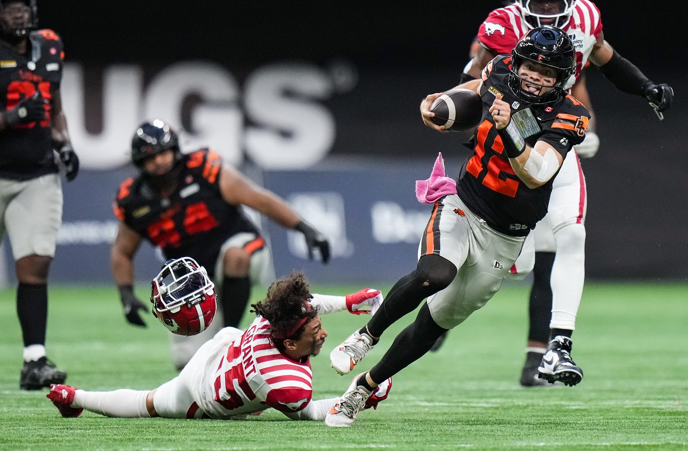 From teammates to opposing coaches: Dickenson, Pierce to clash in CFL playoffs | iNFOnews.ca From teammates to opposing coaches: Dickenson, Pierce to clash in CFL playoffs | iNFOnews.ca
