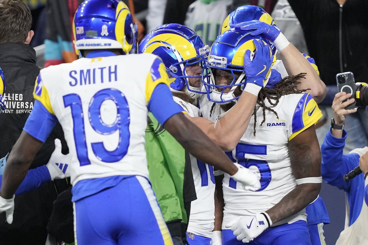 Rams look to extend winning streak, Dolphins aim to end skid in Monday night matchup | iNFOnews.ca