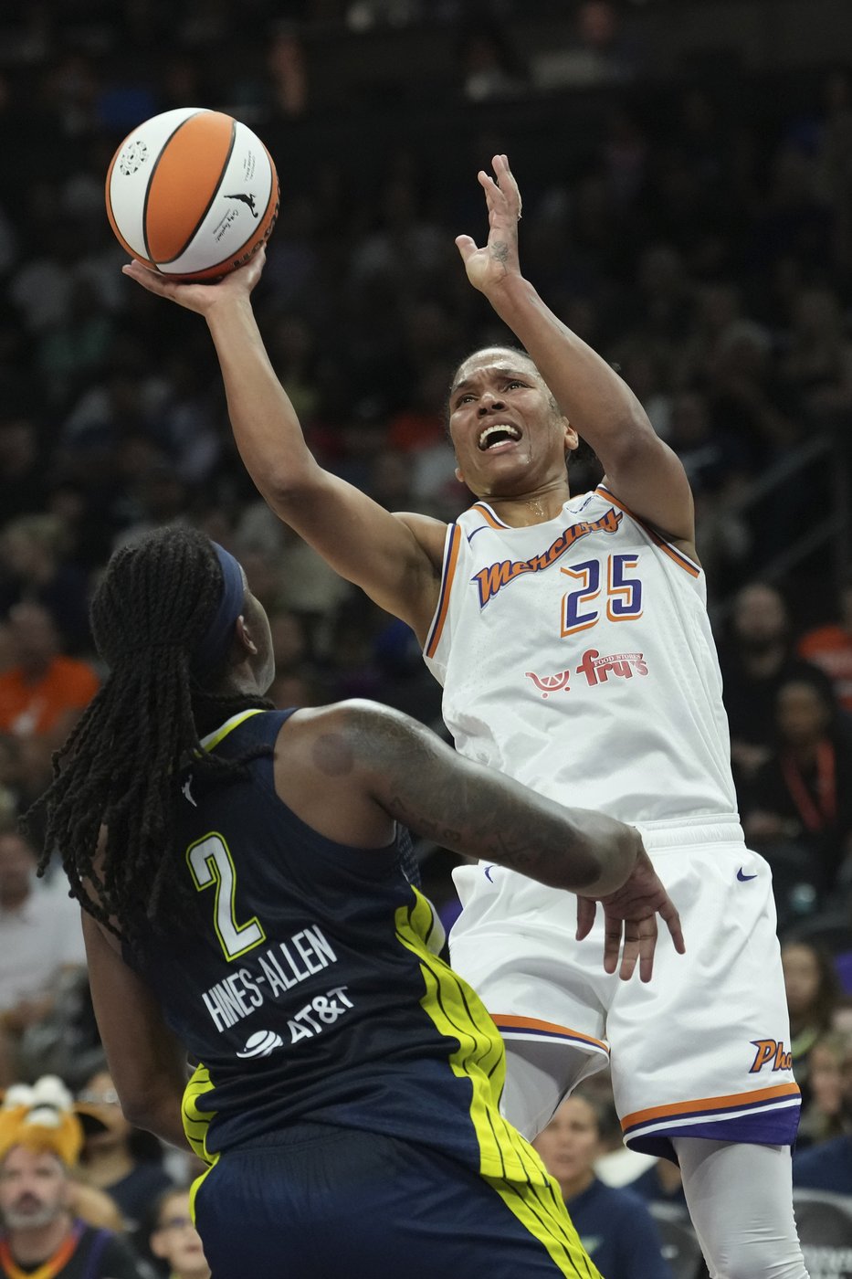 Sami Whitcomb scores 36 and Alyssa Thomas has 16th triple-double in Mercury's win over Wings | iNFOnews.ca