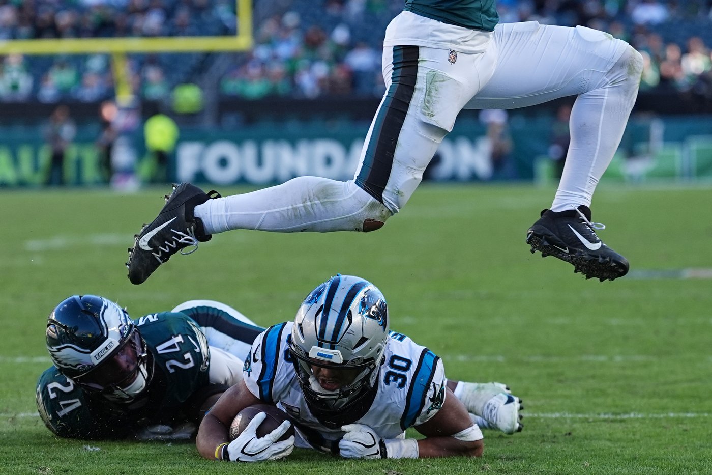 Bryce Young throws for 2 TDs and leads Panthers to 25-14 win over injury-riddled Eagles | iNFOnews.ca Bryce Young throws for 2 TDs and leads Panthers to 25-14 win over injury-riddled Eagles | iNFOnews.ca