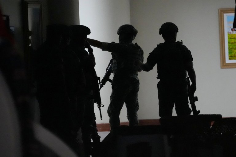 Gunfire breaks out in Philippine Senate where authorities have tried to arrest a senator | iNFOnews.ca