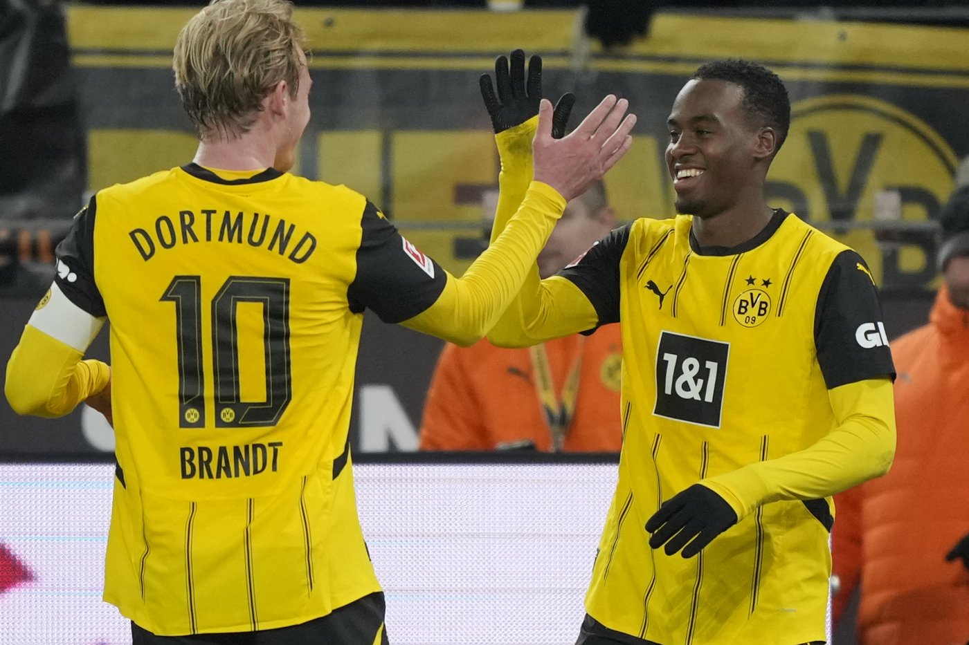 Schick hat trick helps Leverkusen cover defensive lapses. Frankfurt and Dortmund win in Bundesliga | iNFOnews.ca