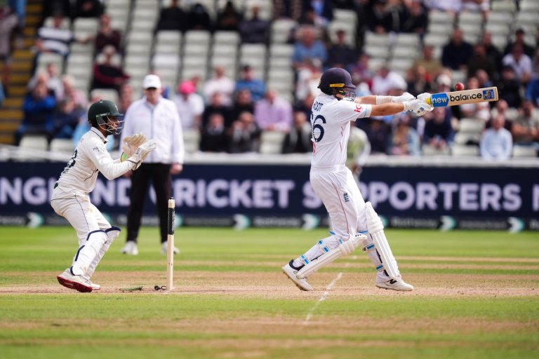 England overcomes early scare to win 3rd cricket test against Pakistan and sweep series | iNFOnews.ca