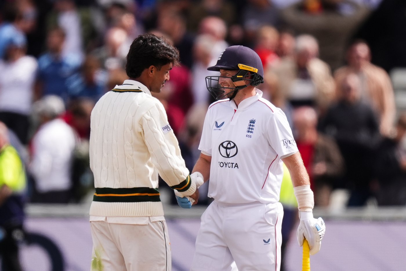 England overcomes early scare to win 3rd cricket test against Pakistan and sweep series | iNFOnews.ca England overcomes early scare to win 3rd cricket test against Pakistan and sweep series | iNFOnews.ca