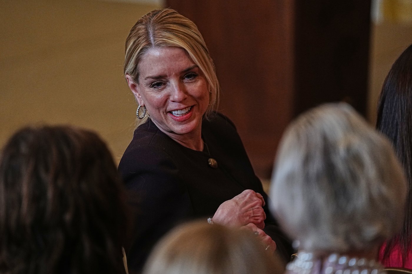 Democrats storm out of Justice Department leaders' briefing on the Epstein files | iNFOnews.ca