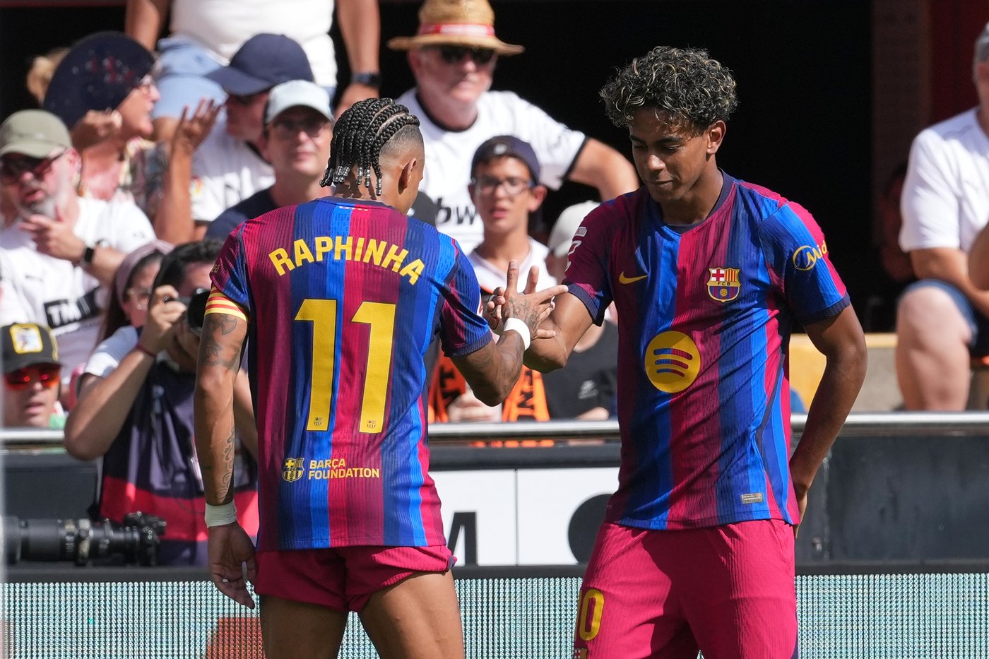Valencia fans call players 'mercenaries' after demoralizing home loss to Barcelona | iNFOnews.ca
