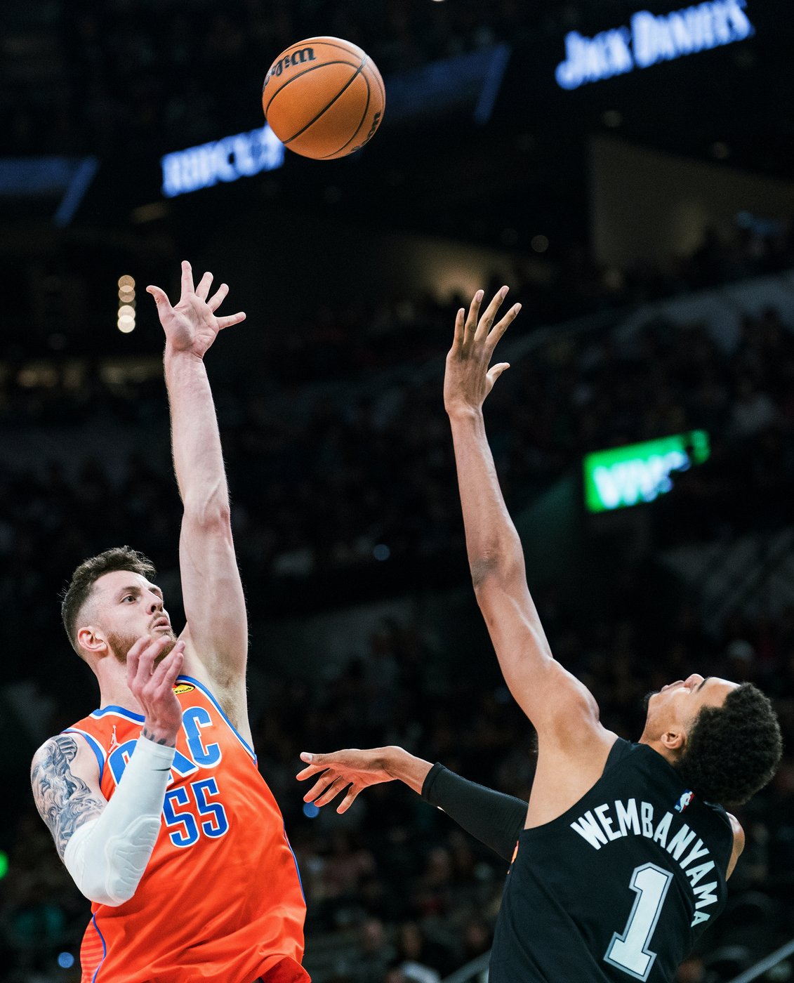 Spurs beat Thunder for second time in 11 days, storming to 130-110 victory behind Johnson, Castle | iNFOnews.ca Spurs beat Thunder for second time in 11 days, storming to 130-110 victory behind Johnson, Castle | iNFOnews.ca