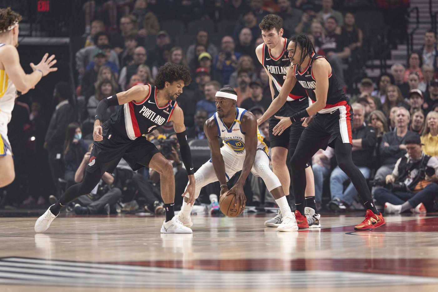Butler scores 24 points to lead Warriors in 103-86 rout of Trail Blazers | iNFOnews.ca