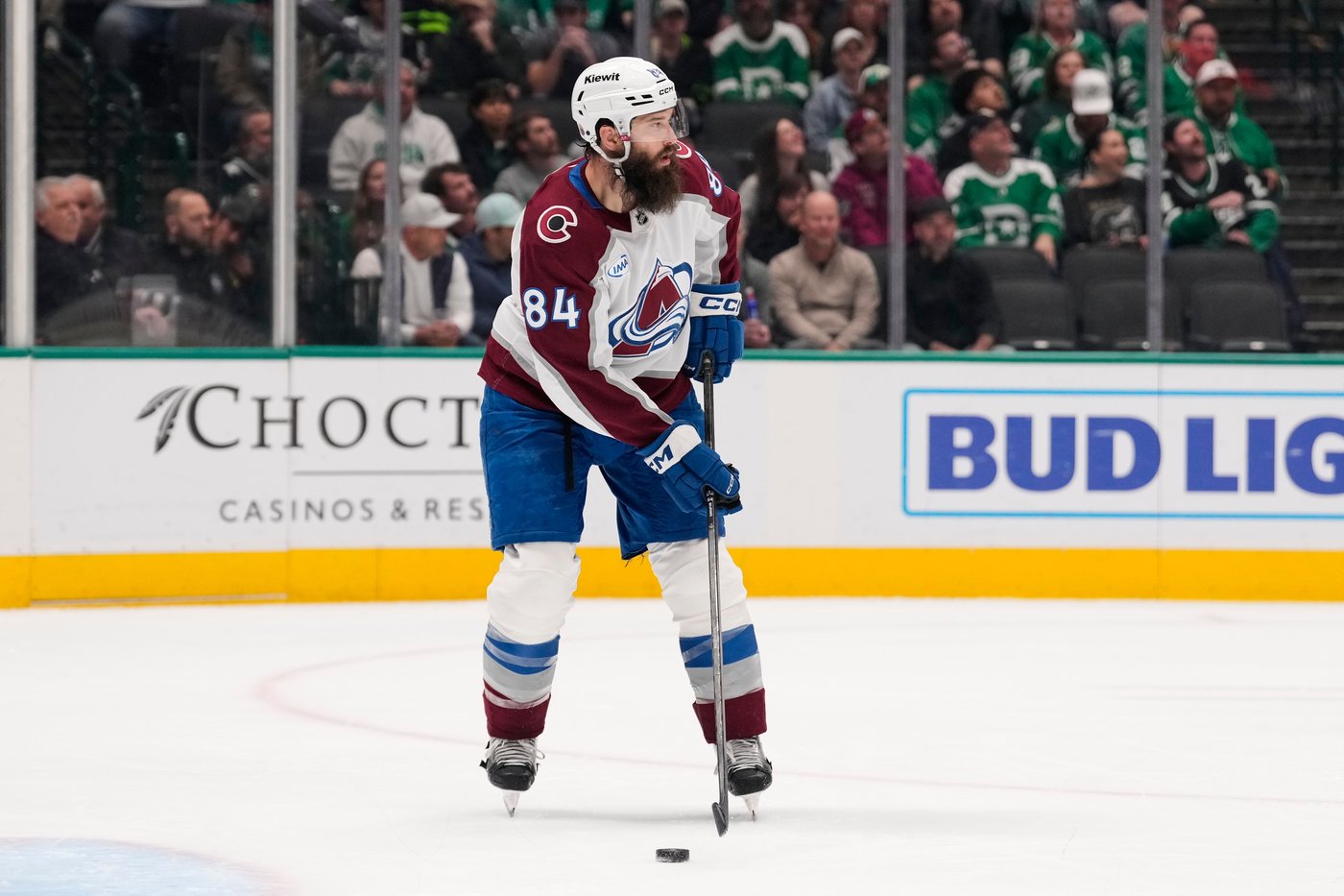 Avalanche beat Stars 2-0 to extend their edge in the Central Division race | iNFOnews.ca
