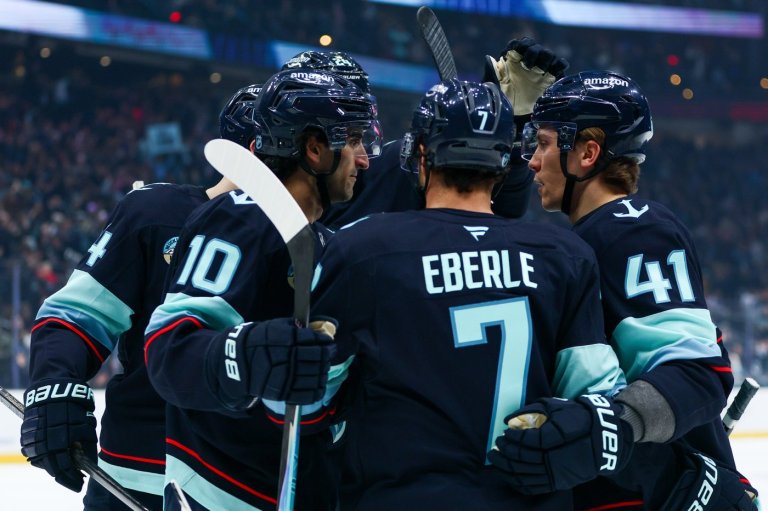 Beniers scores twice in Kraken's 4-1 win over Predators | iNFOnews.ca