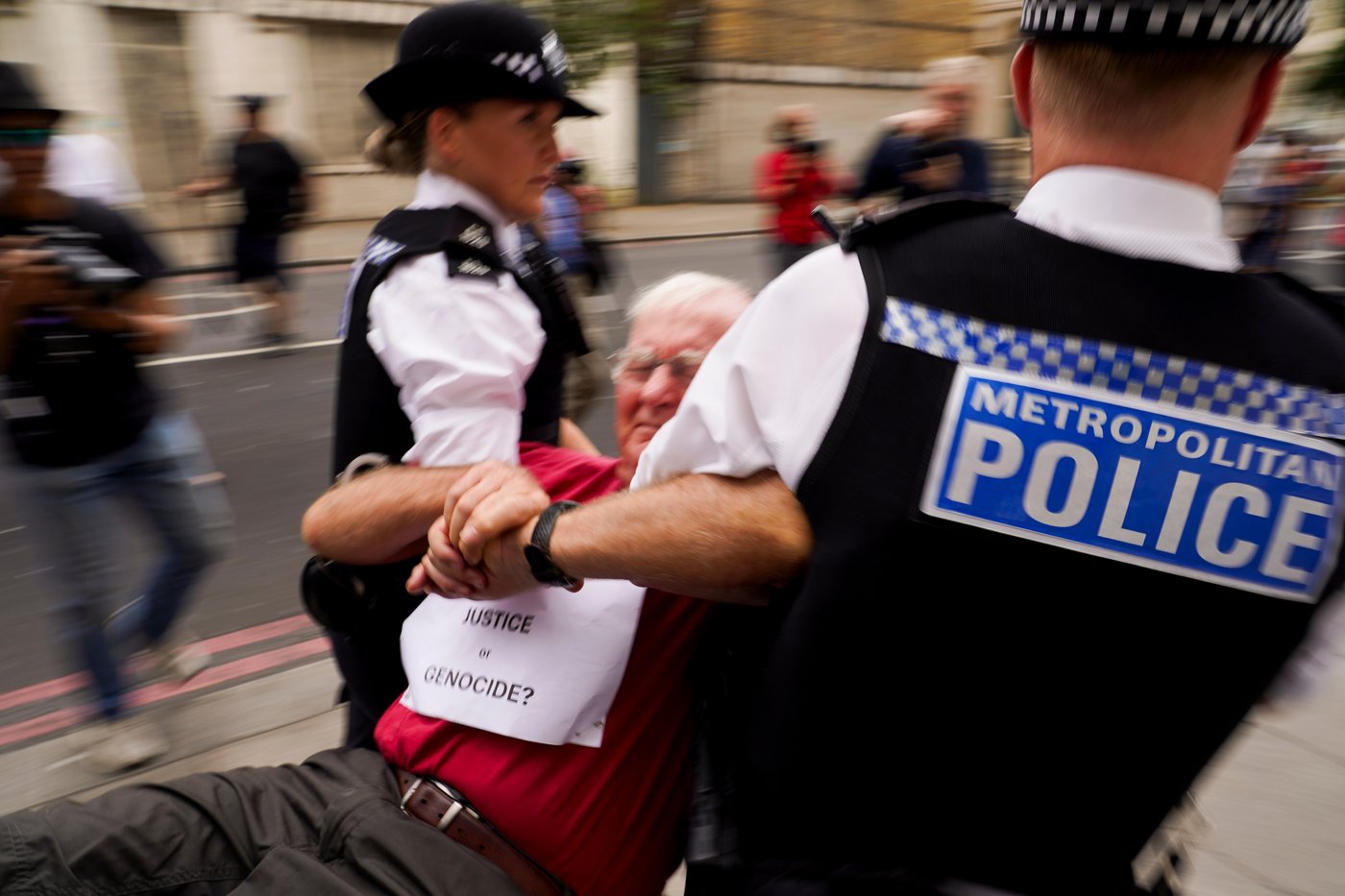 UK police arrests dozens at protest supporting banned group Palestine Action | iNFOnews.ca UK police arrests dozens at protest supporting banned group Palestine Action | iNFOnews.ca