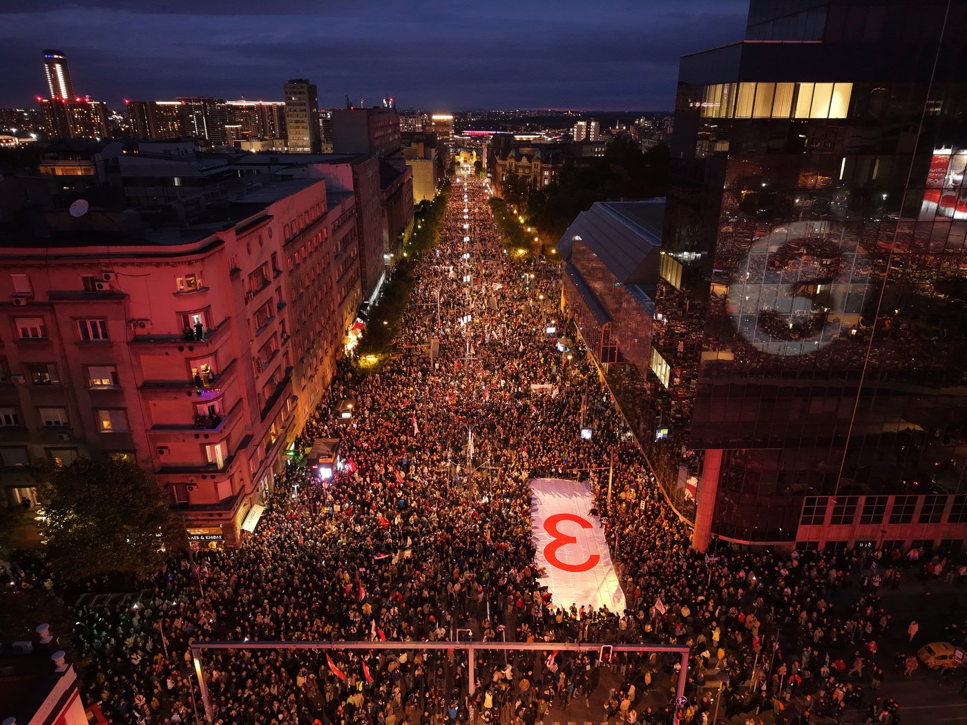 Huge crowds gather at final pre-election rally of Serbia's students | iNFOnews.ca