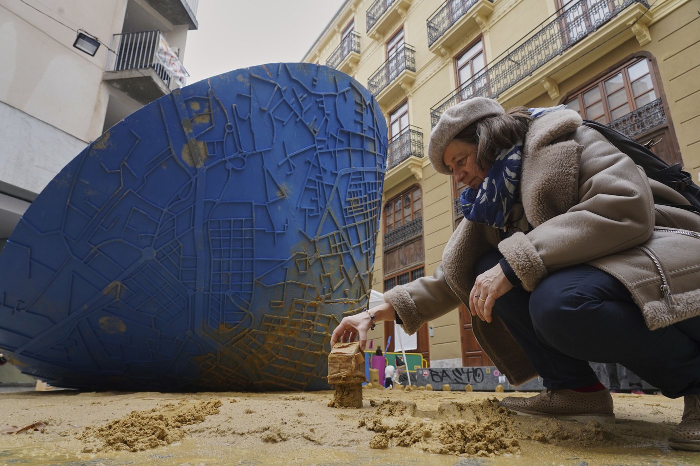 Valencia seeks catharsis in traditional burning of sculptures months after deadly floods | iNFOnews.ca