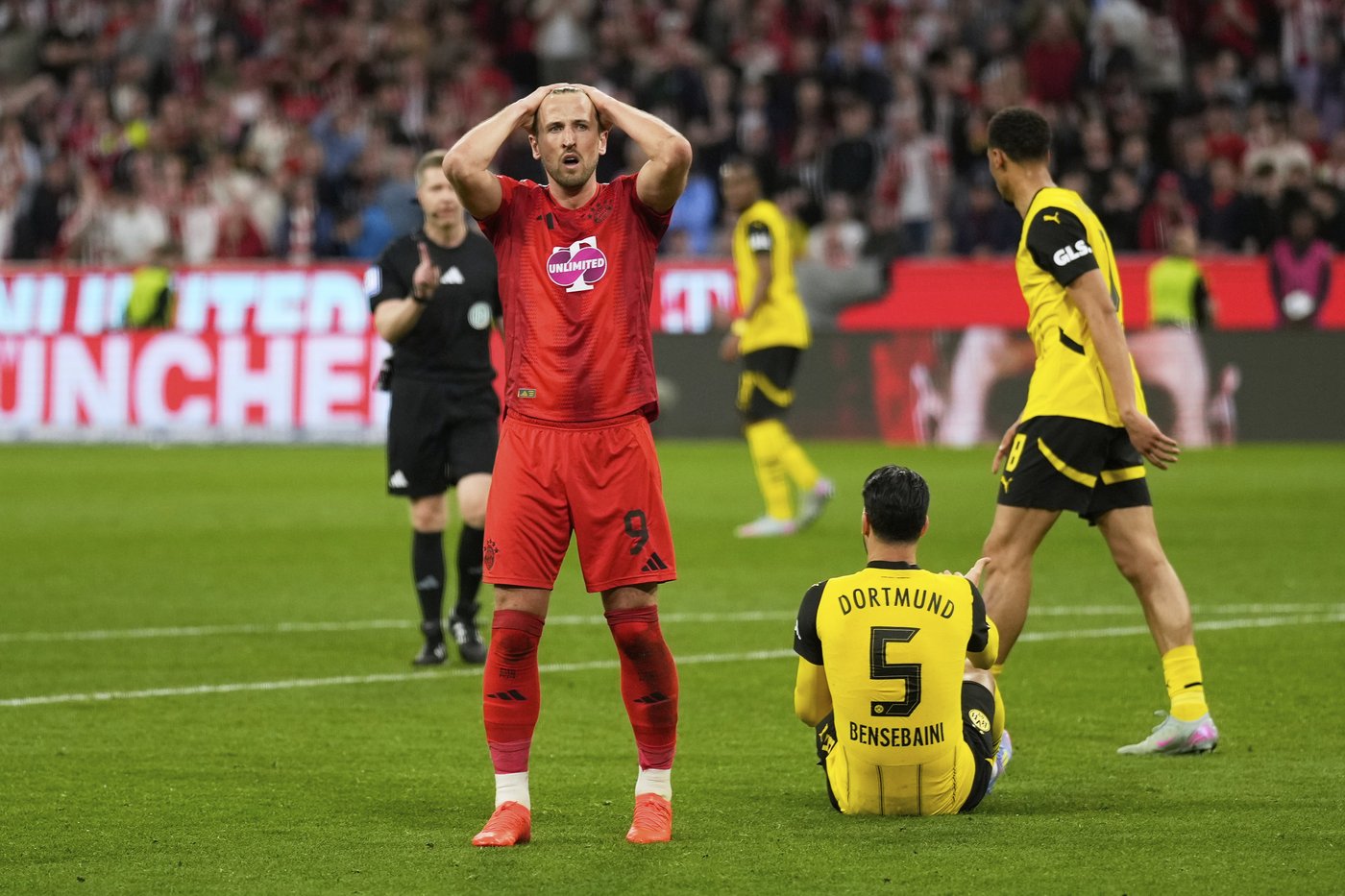 Bayern spurns chance to go 8 points clear in Bundesliga as Dortmund draws 'Klassiker' 2-2 | iNFOnews.ca Bayern spurns chance to go 8 points clear in Bundesliga as Dortmund draws 'Klassiker' 2-2 | iNFOnews.ca