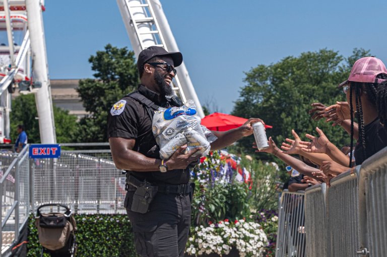 Extraordinary heat in US Northeast arrives to clash with Fourth of July revelry | iNFOnews.ca