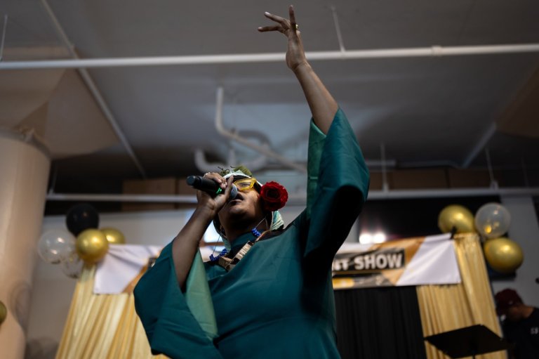 At a talent show on Los Angeles' Skid Row, the performers are all part of the homeless community | iNFOnews.ca