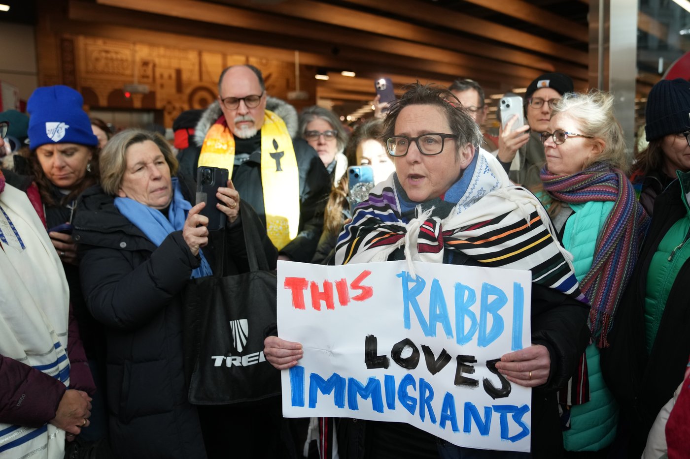 Protests inside churches are unusual despite long history of civil disobedience in the US | iNFOnews.ca Protests inside churches are unusual despite long history of civil disobedience in the US | iNFOnews.ca