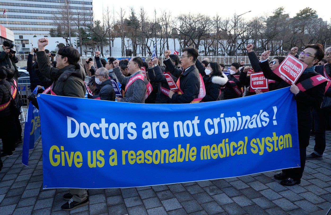 South Korea will boost medical school admissions to tackle physician shortage | iNFOnews.ca
