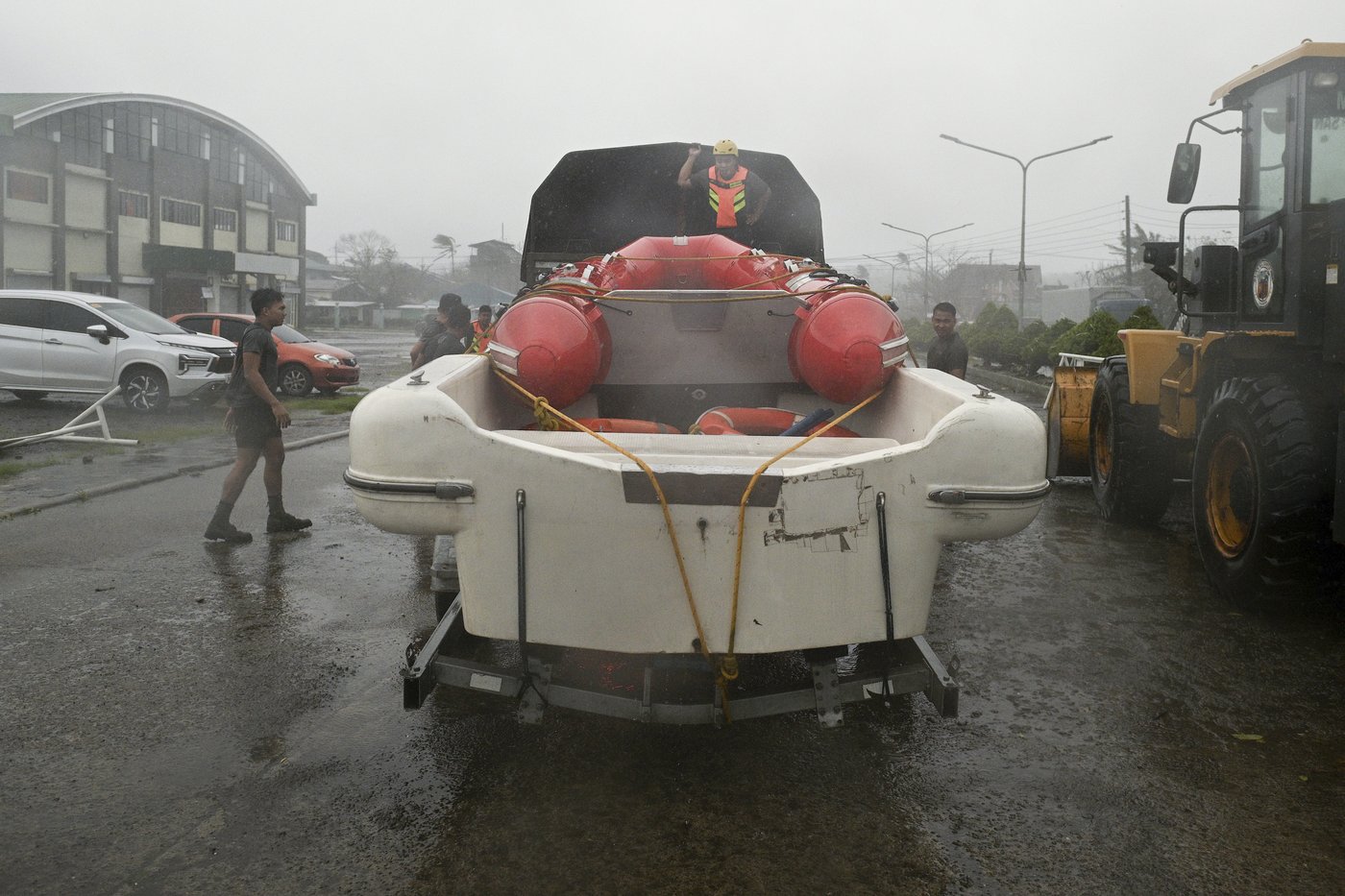Typhoon Usagi wreaks more damage and misery in Philippines as yet another storm looms | iNFOnews.ca