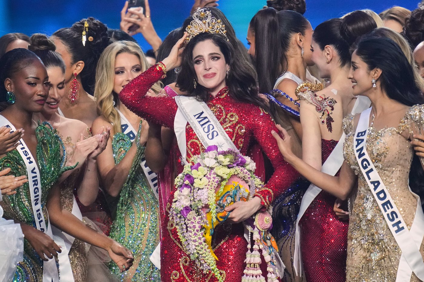 Mexico's bullied pageant contestant gets payback by capturing Miss Universe crown | iNFOnews.ca