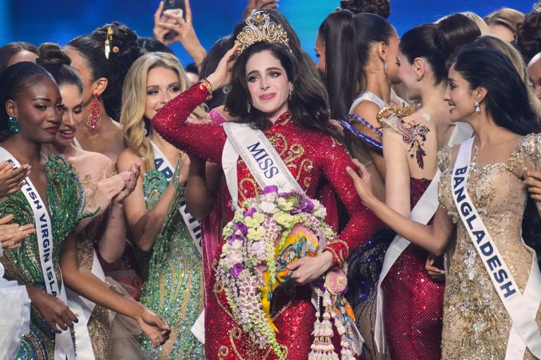Miss Mexico is crowned Miss Universe at a pageant where she stood up to a host's bullying | iNFOnews.ca