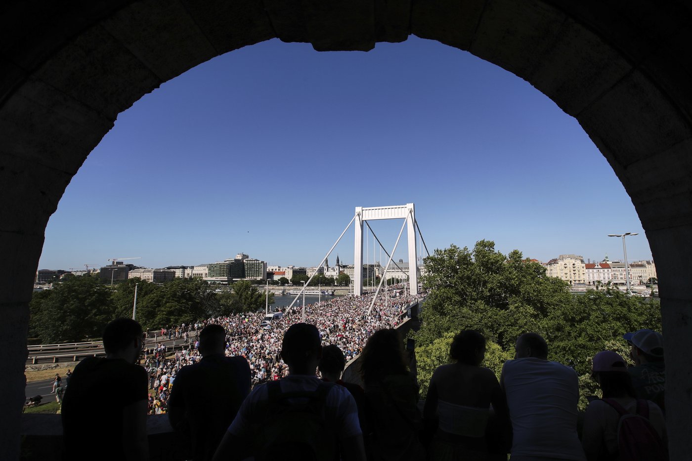 Around 100,000 march in Budapest Pride in open defiance of Hungary's ban | iNFOnews.ca
