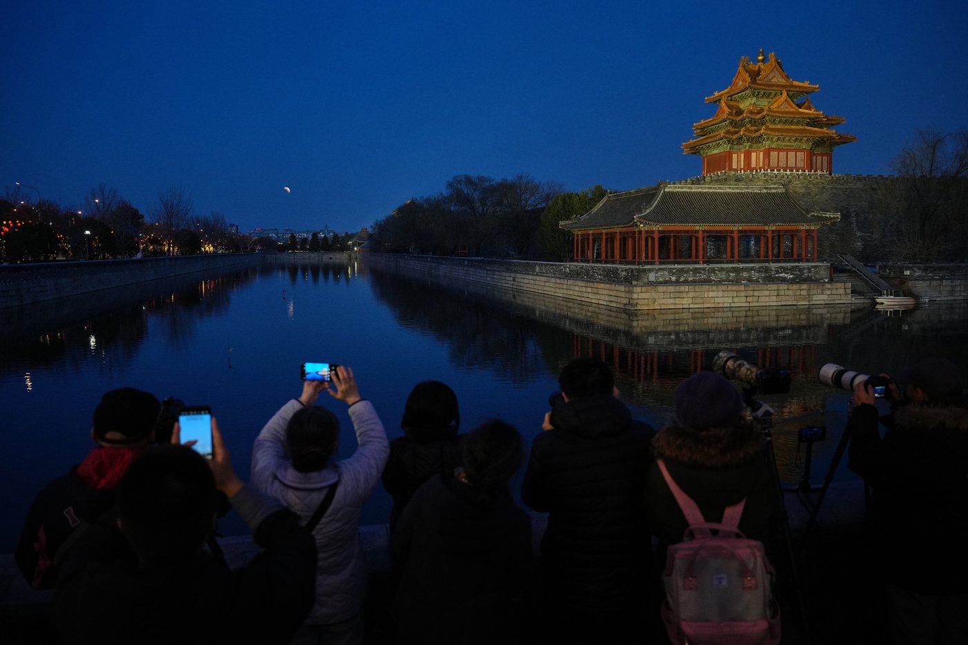 Photos of a blood-red moon and total lunar eclipse | iNFOnews.ca
