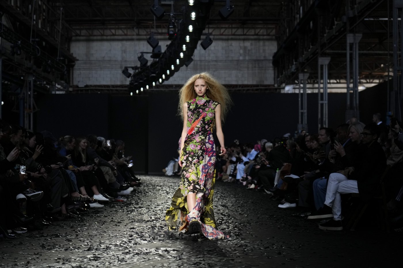 Moschino underlines playful collection with wake-up calls: Save our Sphere and Don't be Silent | iNFOnews.ca