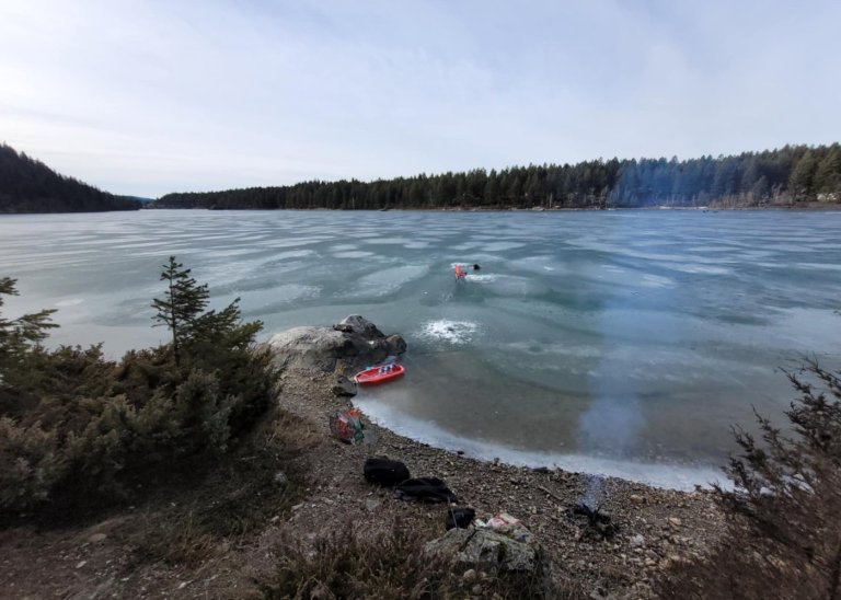 B.C.'s Warm weather forces those in ice-fishing derby into boats | iNFOnews.ca