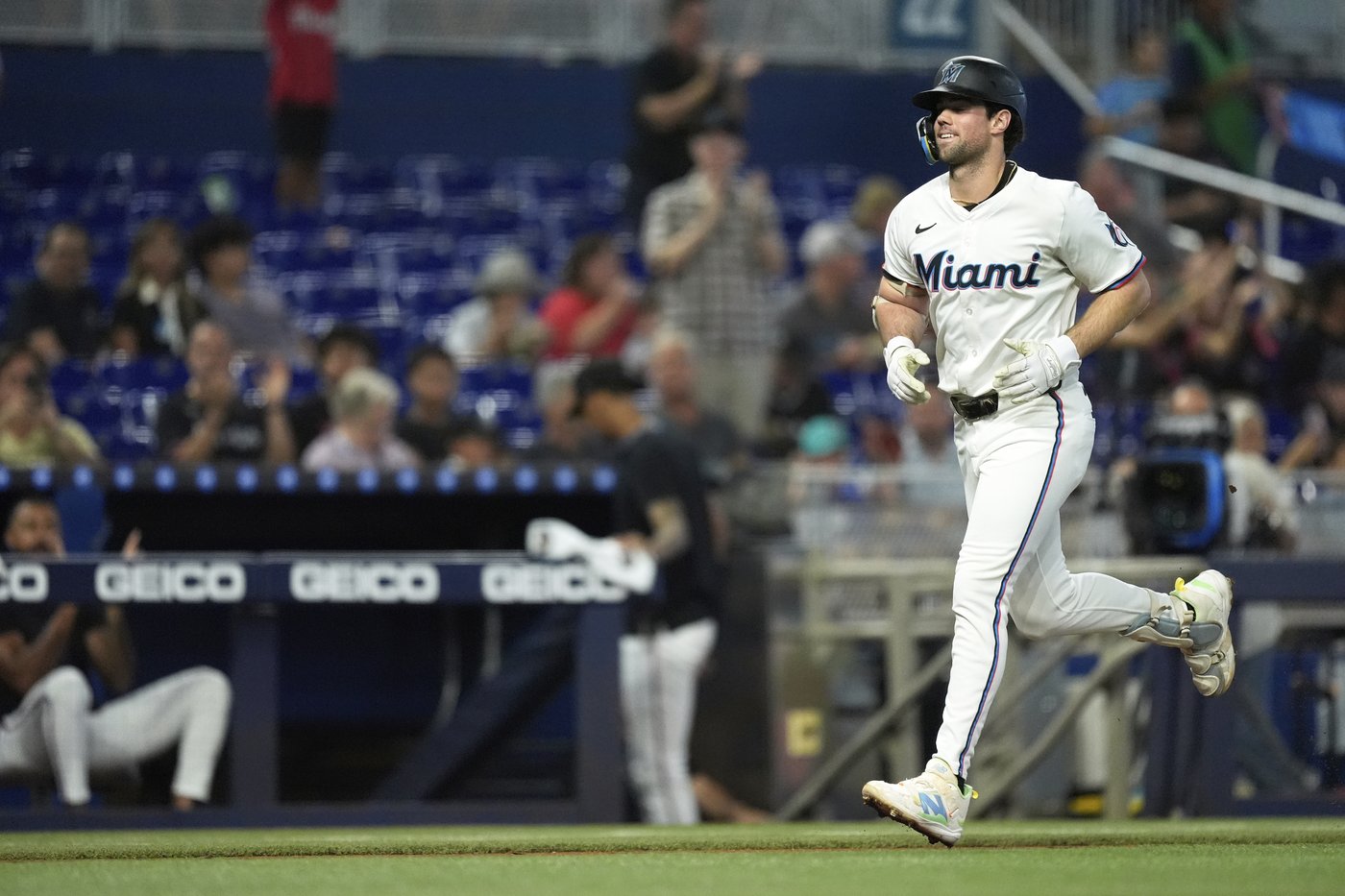 Edwards gets 4 hits, Pauley and Hernández hit solo HRs, Marlins beat Astros 6-4 | iNFOnews.ca Edwards gets 4 hits, Pauley and Hernández hit solo HRs, Marlins beat Astros 6-4 | iNFOnews.ca