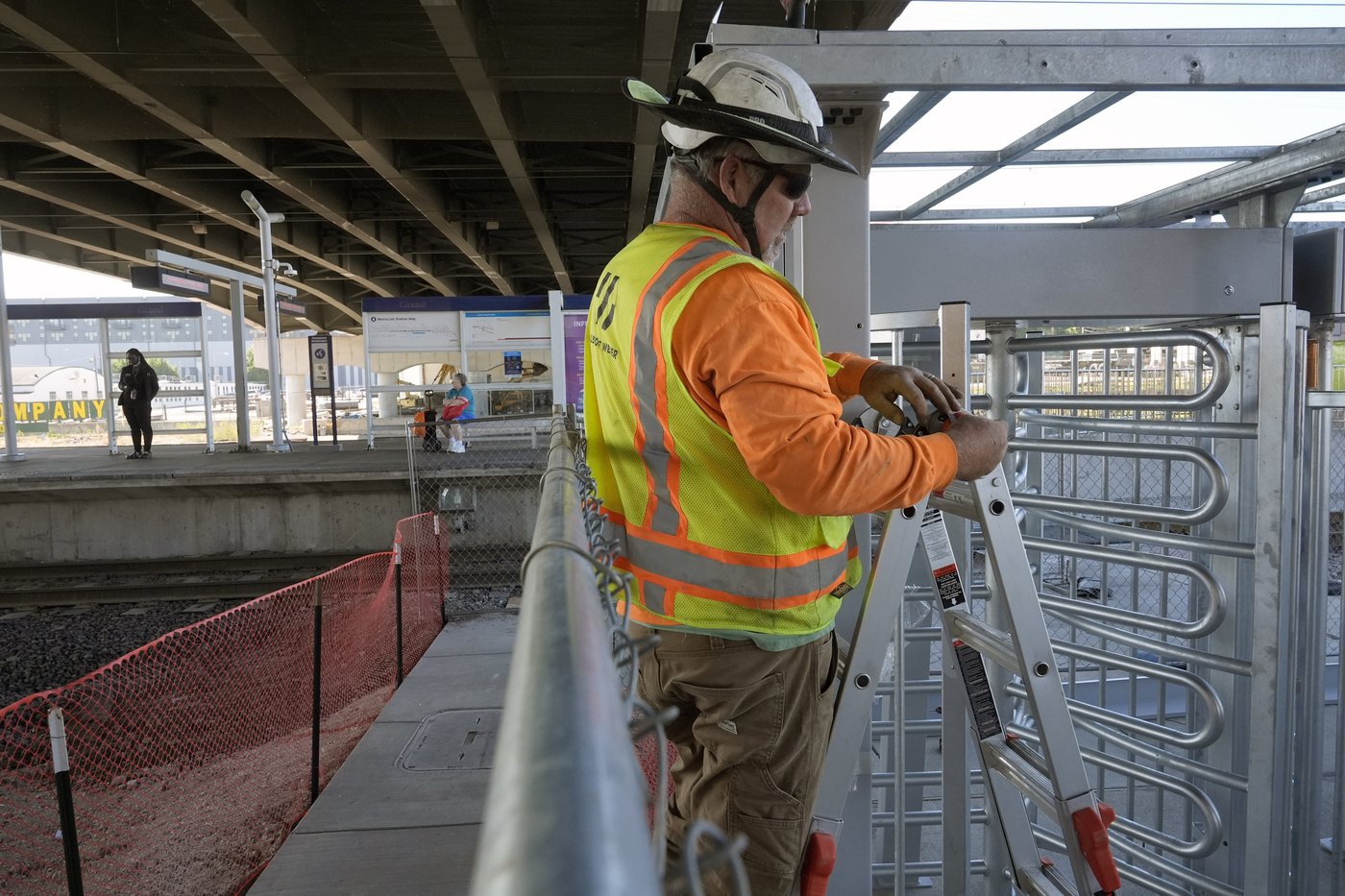 Transit systems are targeting fare evaders to win back riders leery about crime | iNFOnews.ca Transit systems are targeting fare evaders to win back riders leery about crime | iNFOnews.ca