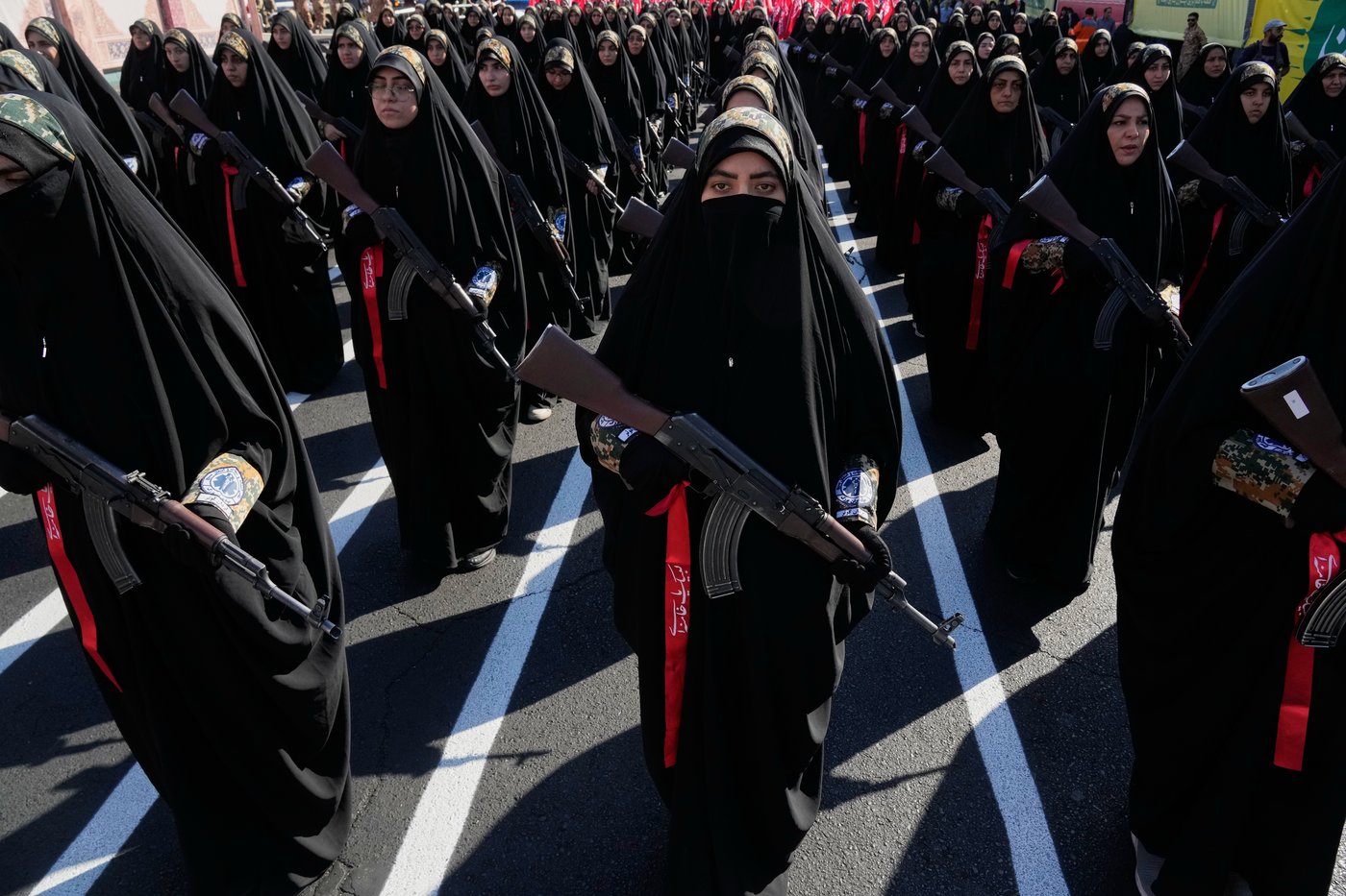 Iran stages massive Tehran rally as volunteers pledge to take up arms, in photos | iNFOnews.ca