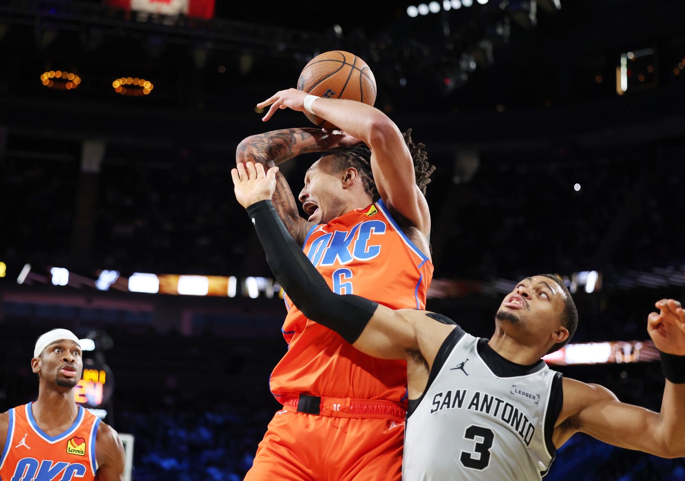 Spurs-Thunder game in Vegas showed a rivalry is here. Now they'll meet twice on Christmas week | iNFOnews.ca Spurs-Thunder game in Vegas showed a rivalry is here. Now they'll meet twice on Christmas week | iNFOnews.ca