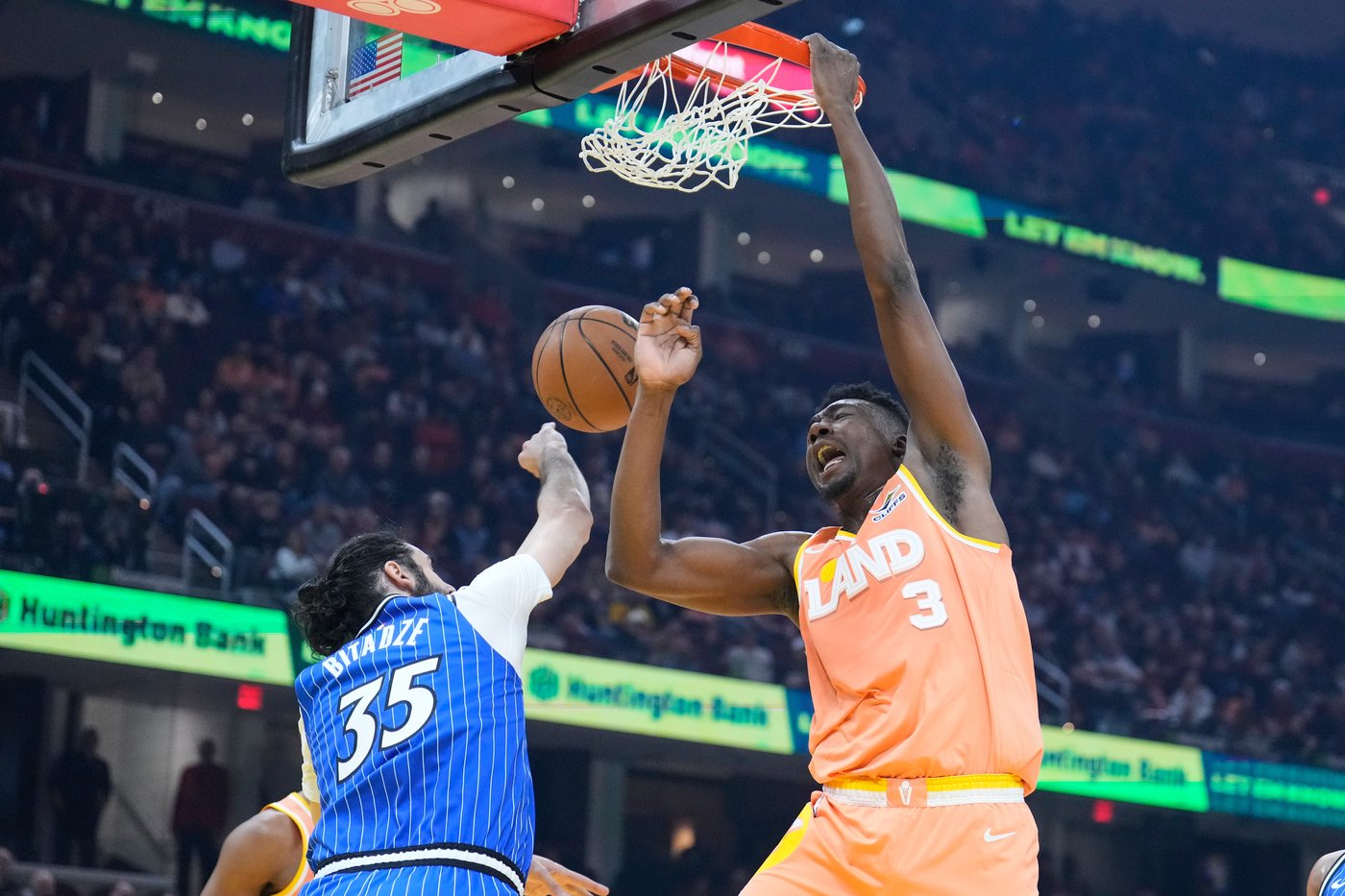 Mitchell scores 42 as Cavaliers defeat Magic 136-131 to extend winning streak to 4 games | iNFOnews.ca