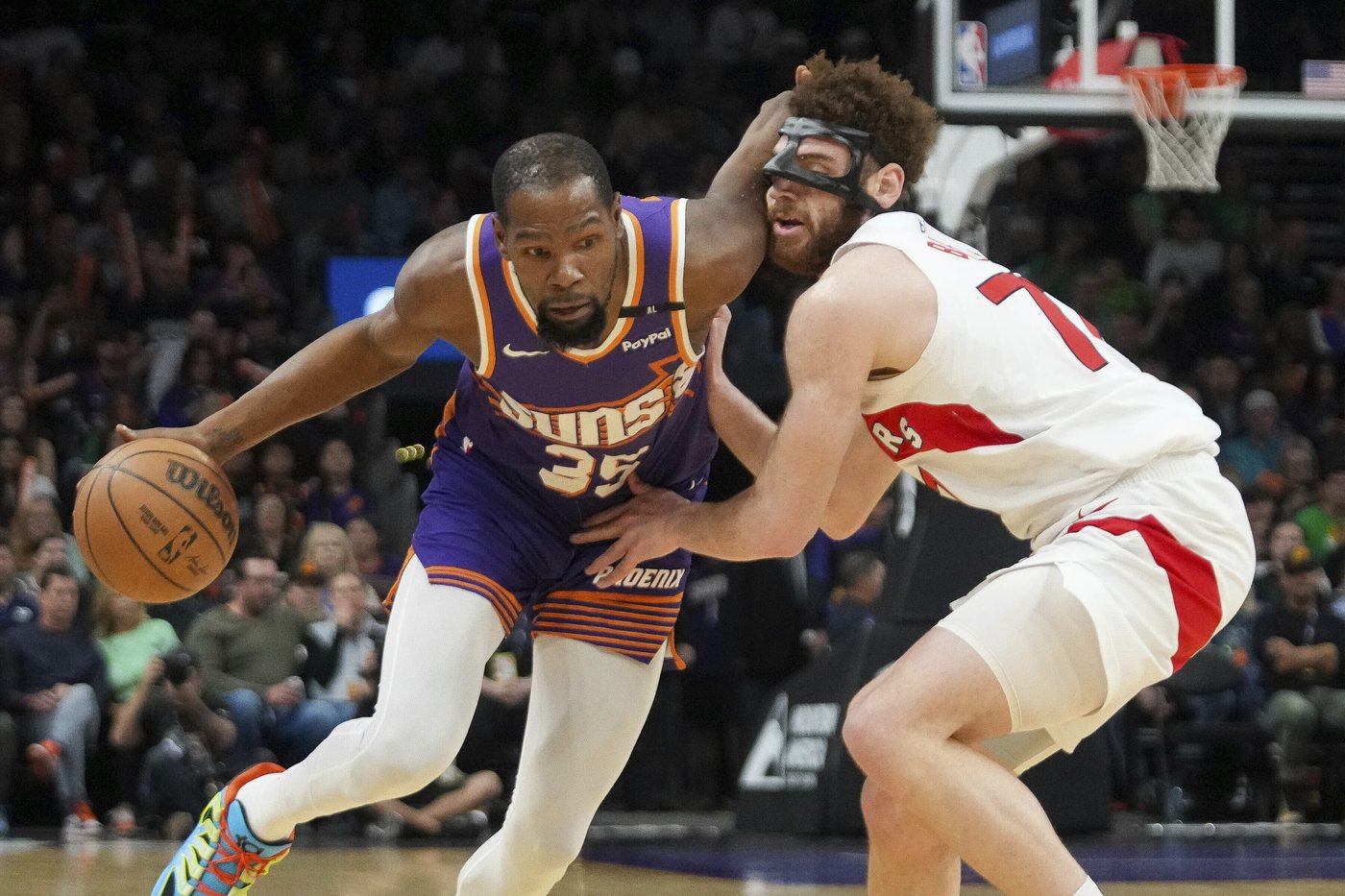 Devin Booker leads big 2nd quarter, Suns rout Raptors 129-89 | iNFOnews.ca Devin Booker leads big 2nd quarter, Suns rout Raptors 129-89 | iNFOnews.ca