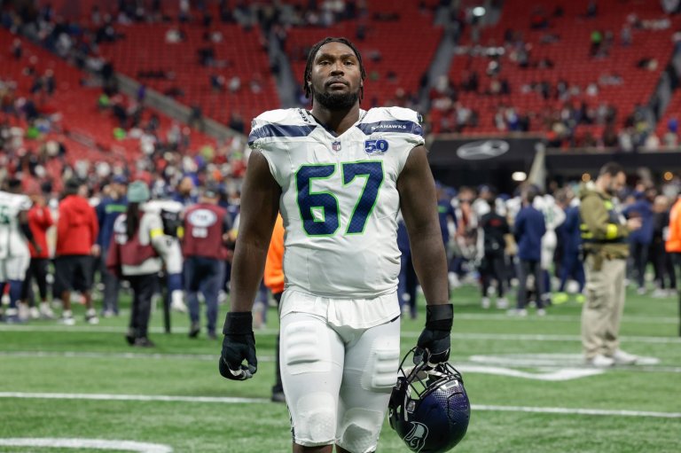 Seahawks sign LT Charles Cross to 4-year extension. He's expected to return from injury for playoffs | iNFOnews.ca