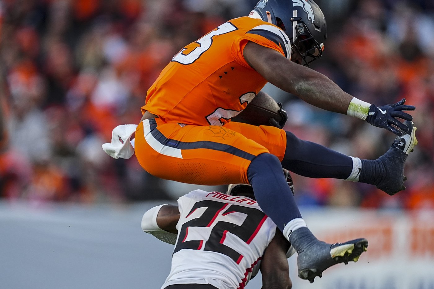 Bo Nix throws 4 touchdown passes and the Broncos roll past the Falcons 38-6 | iNFOnews.ca