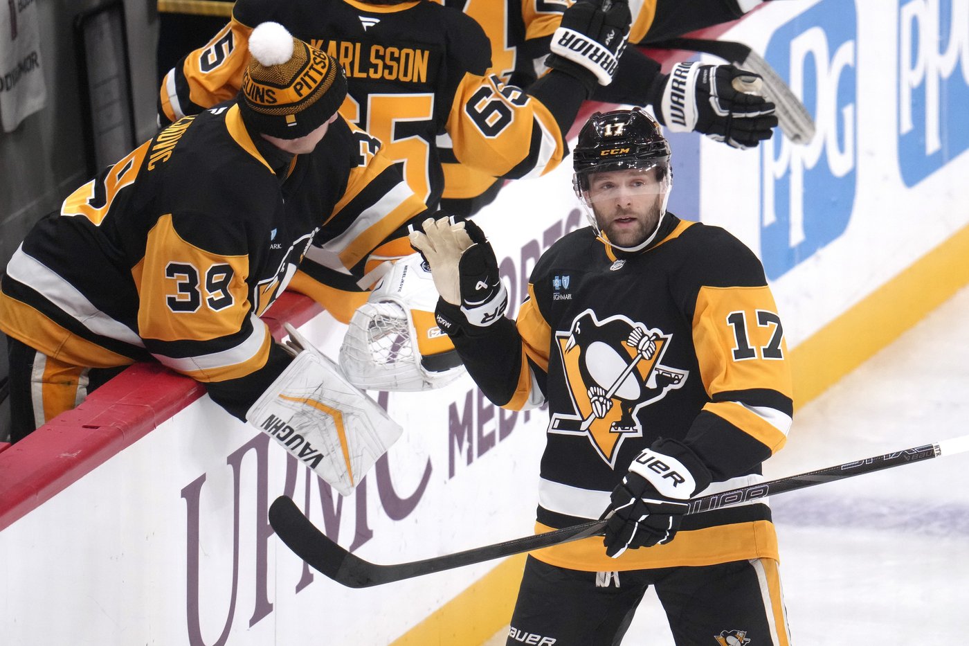 Bunting scores decisive power-play goal to power Penguins past Maple Leafs 5-2 | iNFOnews.ca