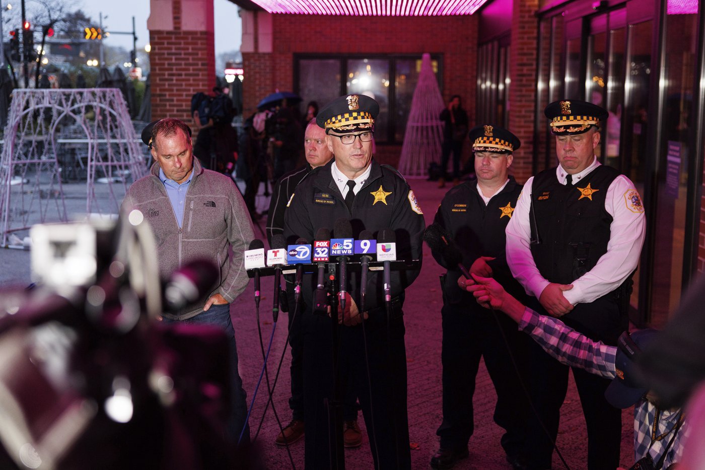 Disgruntled fired employee kills two workers at Chicago's Navy Pier, police say | iNFOnews.ca