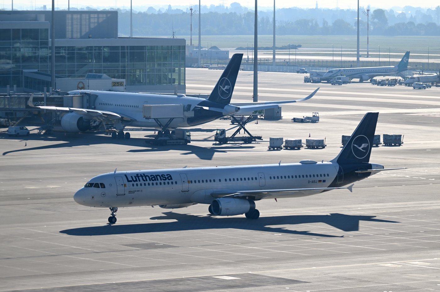 Germany's Munich Airport temporarily closed following drone reports, but nothing found | iNFOnews.ca